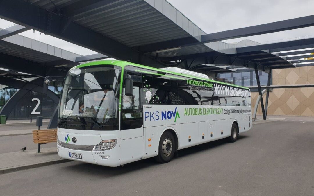 Autobus PKS Nova na dworcu w Białymstoku